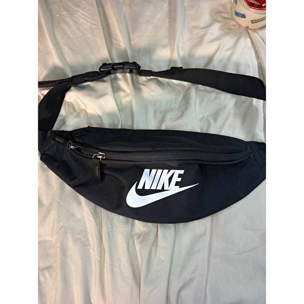 Nike Black Waist Pack Belt Bag Unisex Adults Adjustable Strap Zip Closure